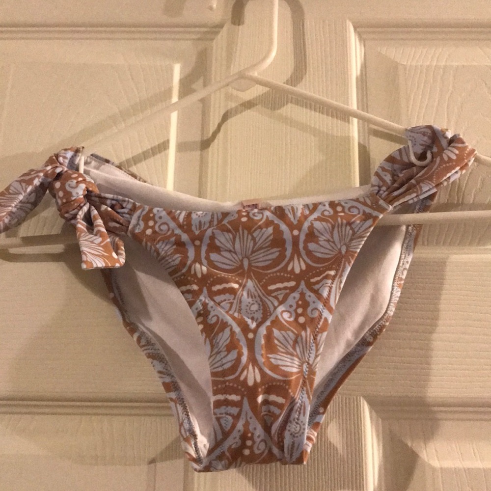 Size S Victoria’s Secret Swimsuit (never worn) - Picture 3 of 4